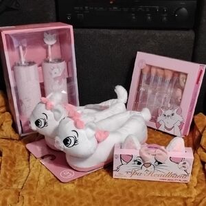 Marie Cat Makeup Brush Set with Pink Accents